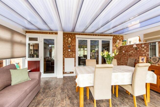 2 Ashenden Close conservatory1b.jpg