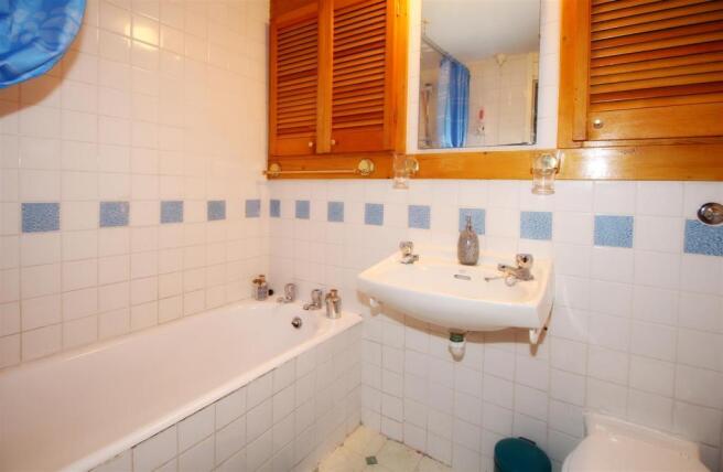 14004_Riverhead Cour