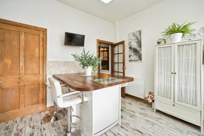 2 bed Terraced for sale Image 8