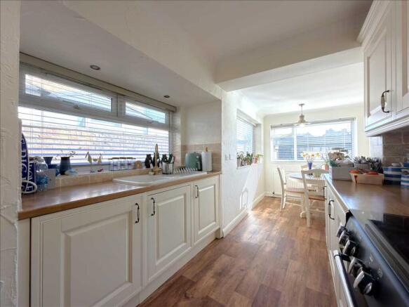 2 bed House for sale Image 12