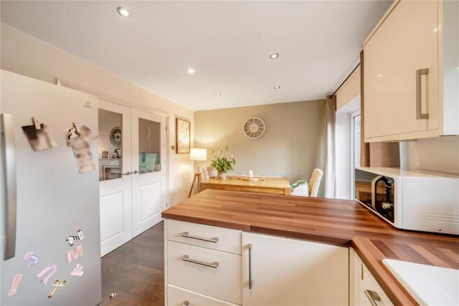 3 bed Semi-Detached for sale Image 4
