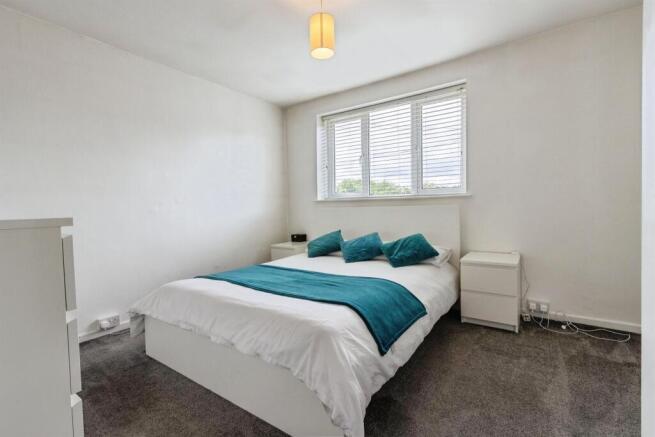 3 bed Semi-Detached for sale Image 6