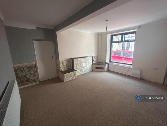 Living Room (2}