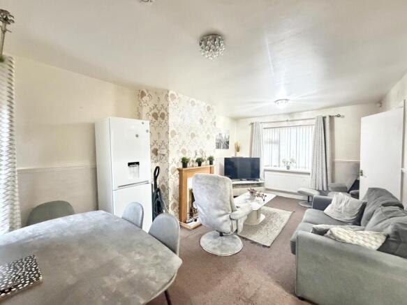 Sefton Crescent, Sale, Trafford photo 4
