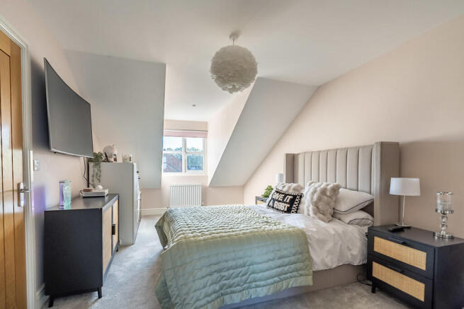 5 bed Detached for sale Image 9