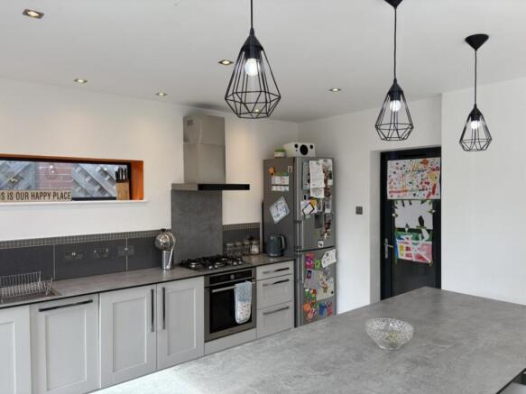 3 bed Semi-Detached for sale Image 10