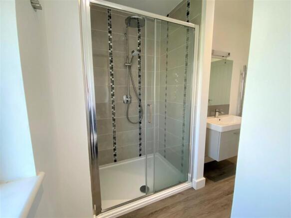 21 East Road Driveway Shower Room