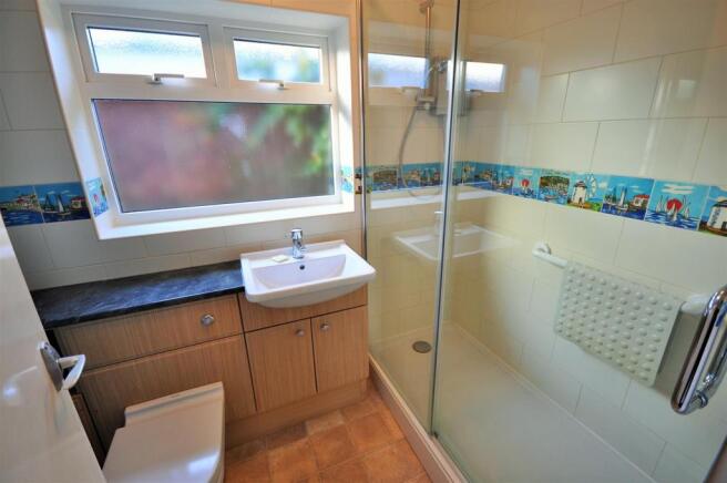 HOUSE SHOWER ROOM