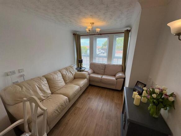 2 bed Apartment for sale Image 4