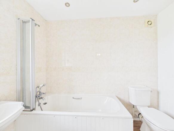 3 bed Detached to rent Image 12