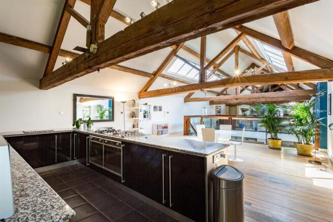 Kitchen/Dining Area