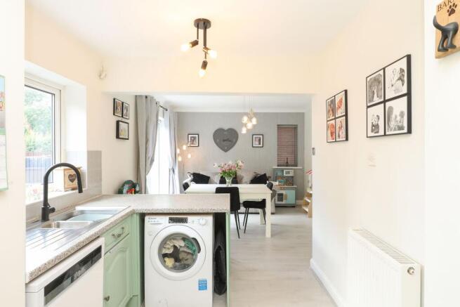 4 bed Detached for sale Image 6