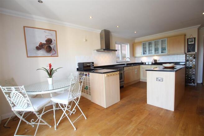 Kitchen/Breakfast Ro