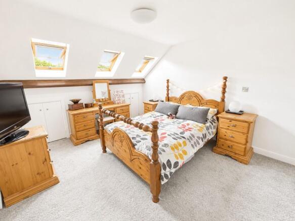 3 bed Apartment for sale Image 8