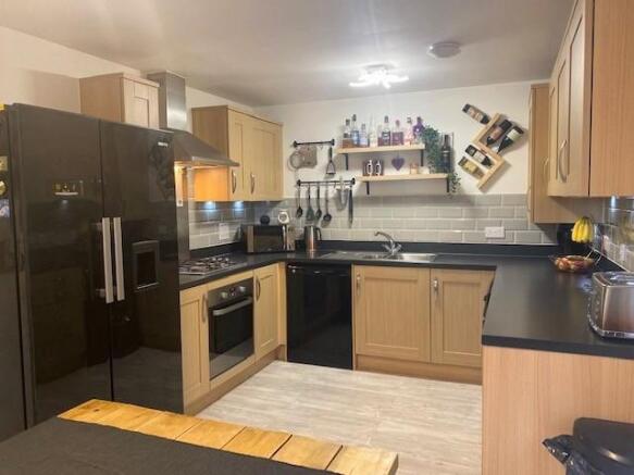 4 Dowse kitchen cont.jpg
