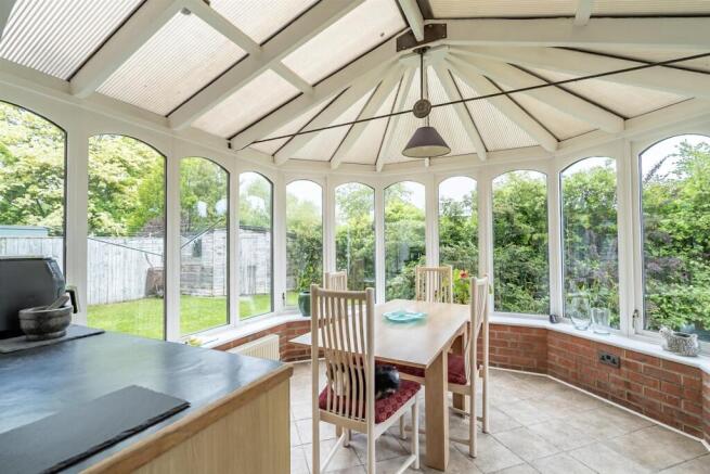 5 bed Detached for sale Image 9