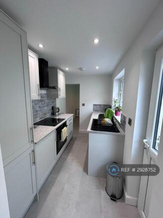 2 bed Terraced to rent Image 6