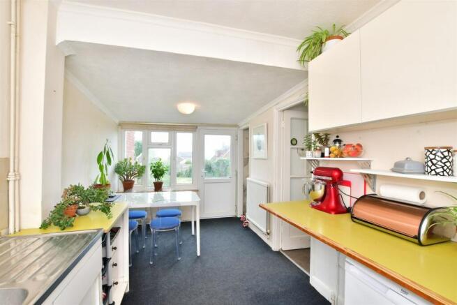 Kitchen/ Dining Room