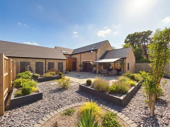 4 bed Detached for sale Image 4