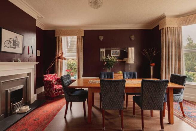 5 bed Detached for sale Image 6
