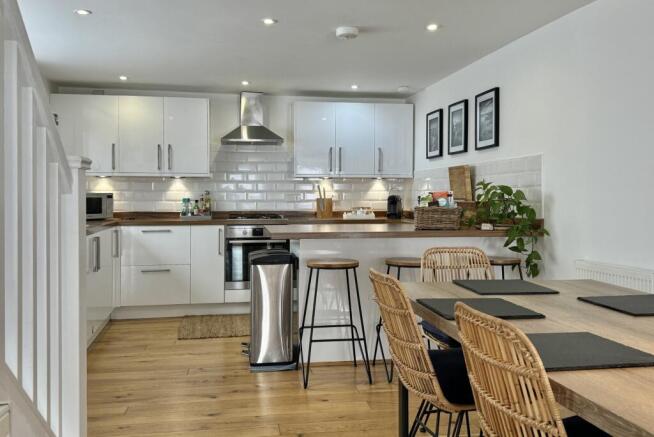 2, Cross Street, Padstow, PL28 photo 4