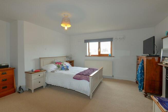 Bedroom2 3.jpg