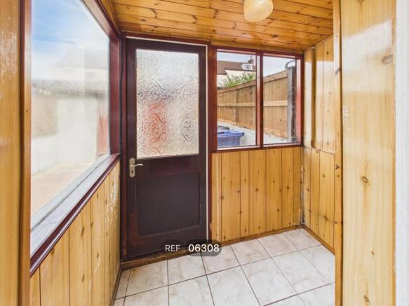 2 bed Terraced to rent Image 7