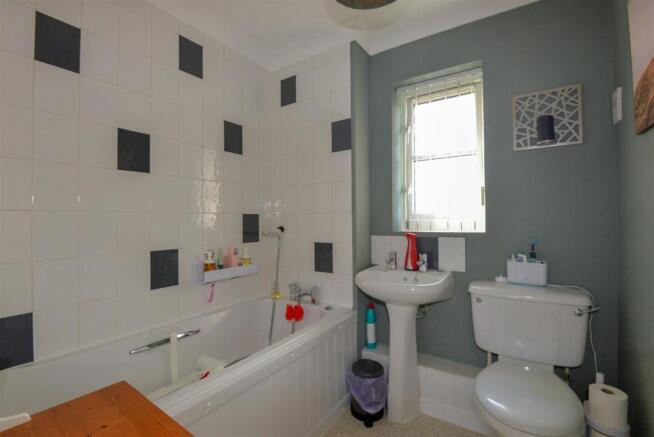 Bathroom 1.jpg