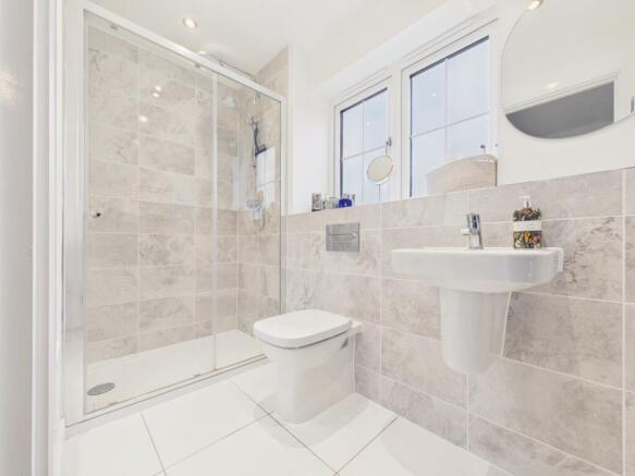 4 bed Detached for sale Image 5