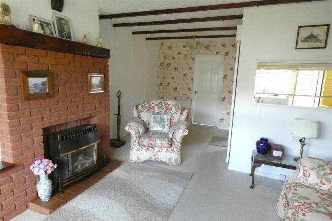 LOUNGE/DINING ROOM