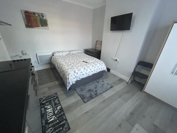angle 1 room 3 303 Bournemouth Road