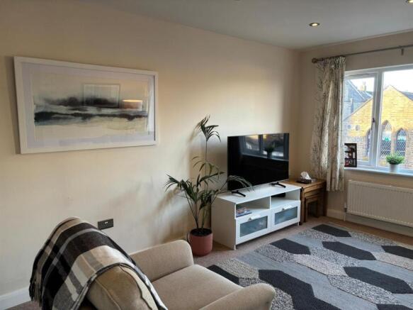 4 bed Semi-Detached for sale Image 11