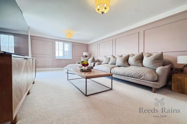 4 bed Detached for sale Image 11