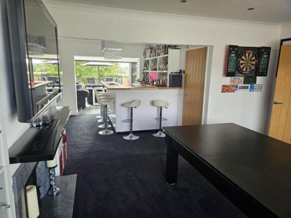 4 bed Detached for sale Image 9