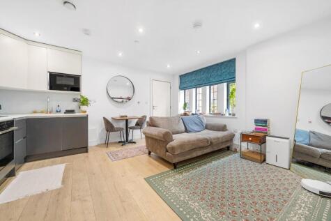 Crescent Lane, SW4