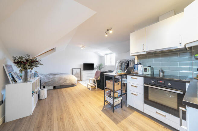 1409363-7-6985fc2...