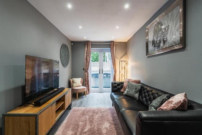 5 bed Detached for sale Image 7