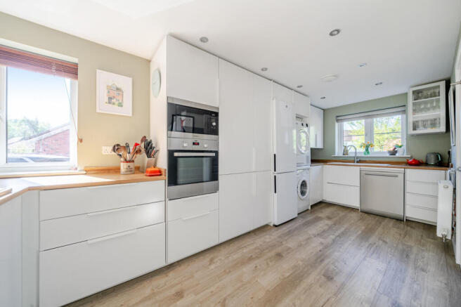 Eyden Gardens, Medstead, GU34 photo 4
