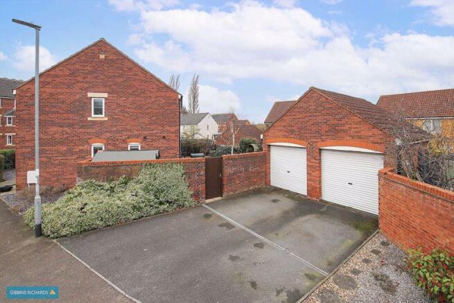 Double Garage/...