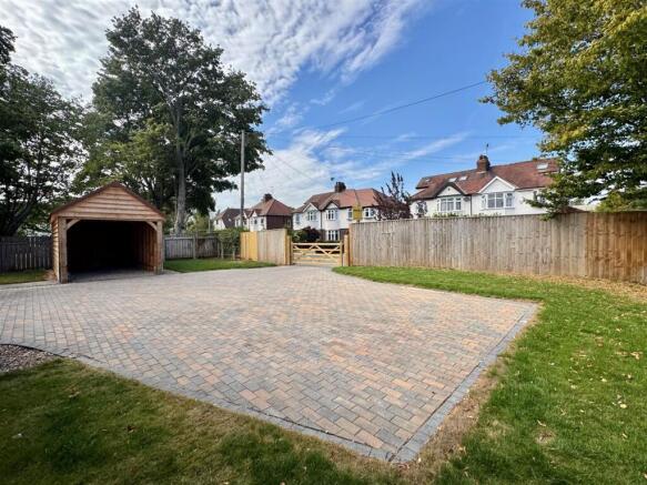 Chantry Way bungalow front.jpg