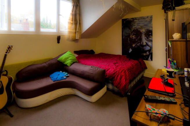 5 bed House to rent Image 6