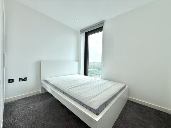 2 bed Apartment to rent Image 10