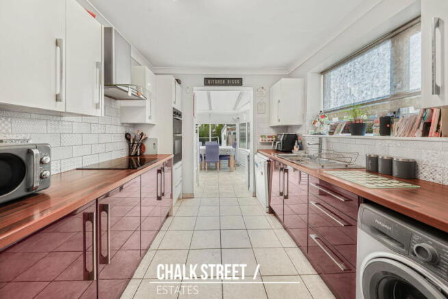Fernbank Avenue, Hornchurch, RM12 photo 2