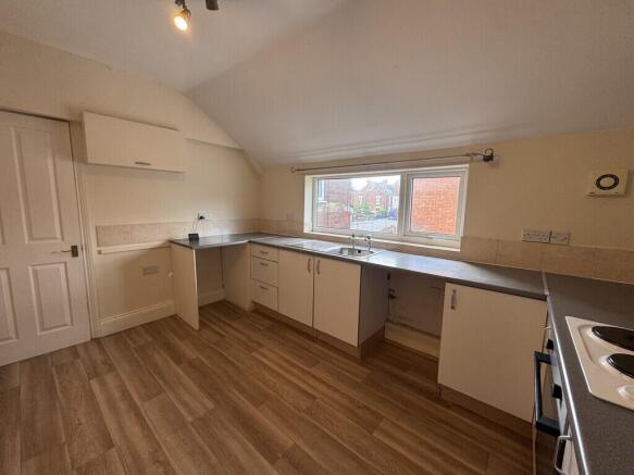 2 bed Apartment to rent Image 4