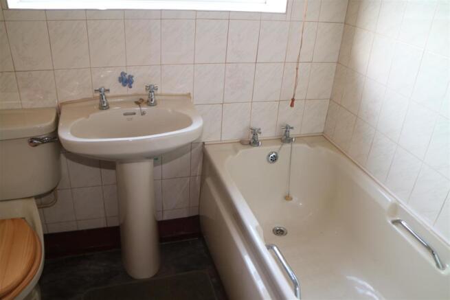 BATHROOM/WC