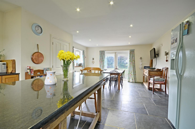 Kitchen/ Breakfast Room