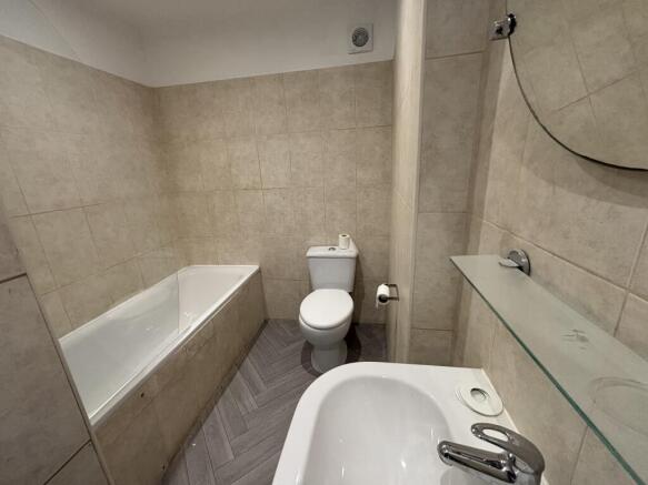 2 bed End of Terrace to rent Image 9