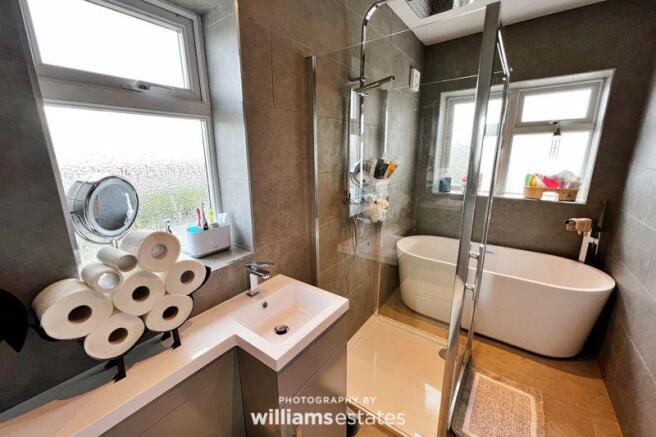 Family Bathroom 
