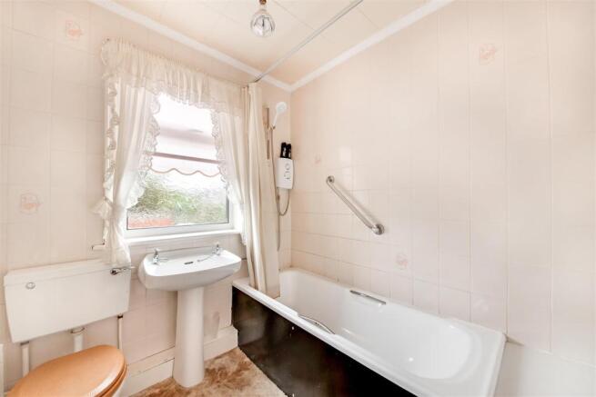 Bathroom.jpg