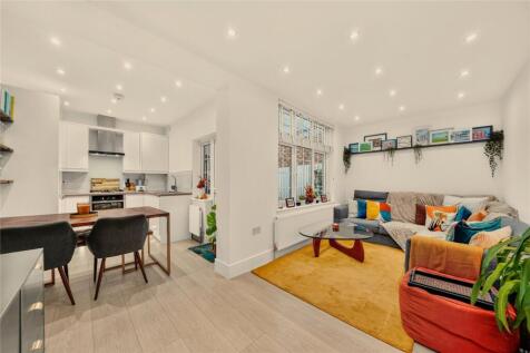 Edward Avenue, Chingford, London, E4
